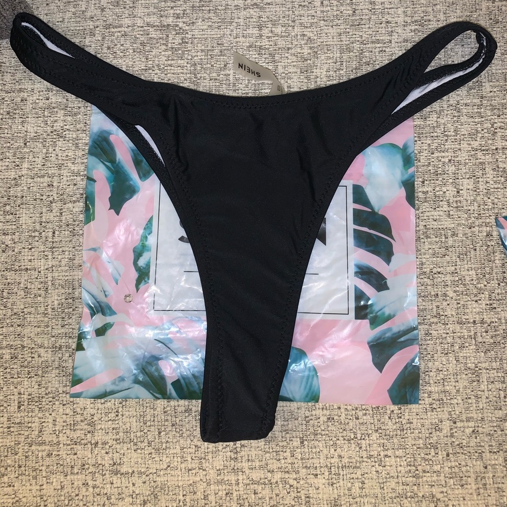 4 Bikini bottoms
